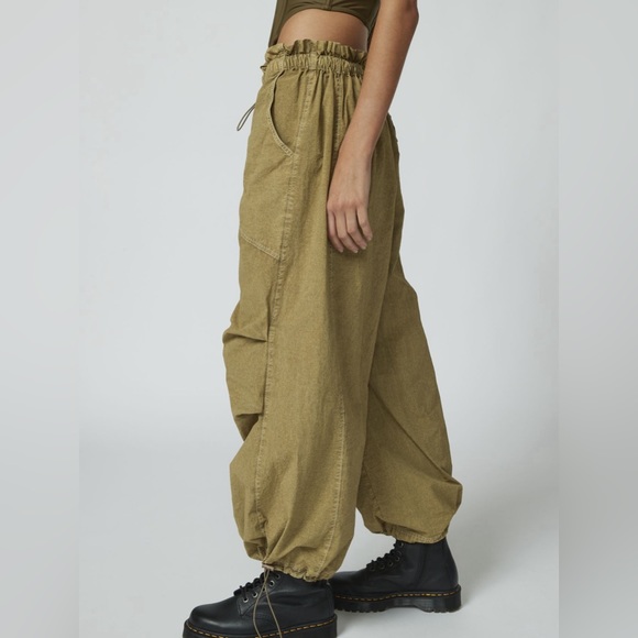 Urban Outfitters Sloan Nylon Baggy Balloon Pant in Green Size Small UO NWT - Picture 4 of 8